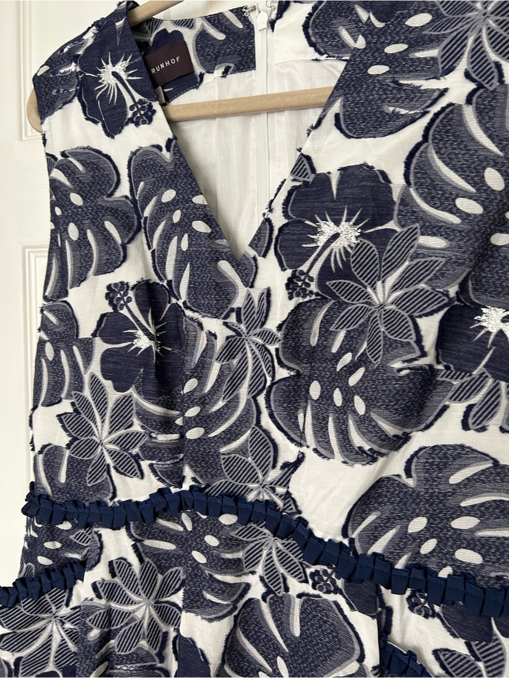 Talbot Runhof Leaf Print Dress - Picture 3 of 12